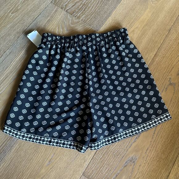 MAX STUDIO Short In Black - Picture 7 of 8